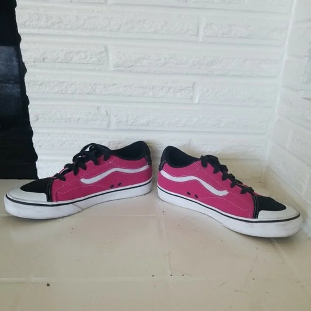 Vans Black White Magenta Skate Shoes Pink Trujillo youth size 6 EUC boys girls